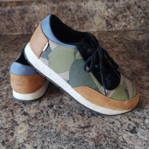 Toms Other - TOMS🌱 Youth 2 Camo Lace up Sneakers